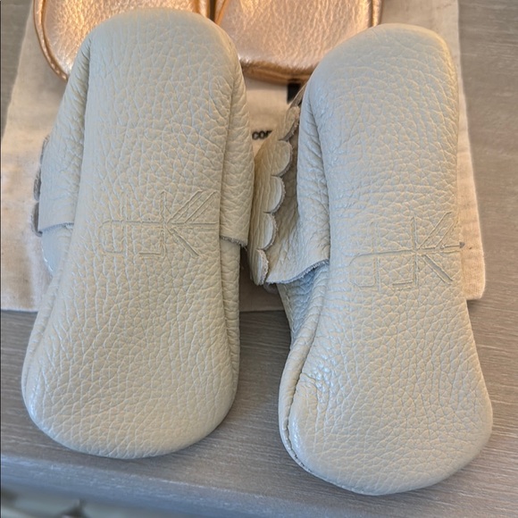 NWOT Freshly Picked Rose Gold and Cream Moccasins Soft Sole Shoes - Picture 4 of 5